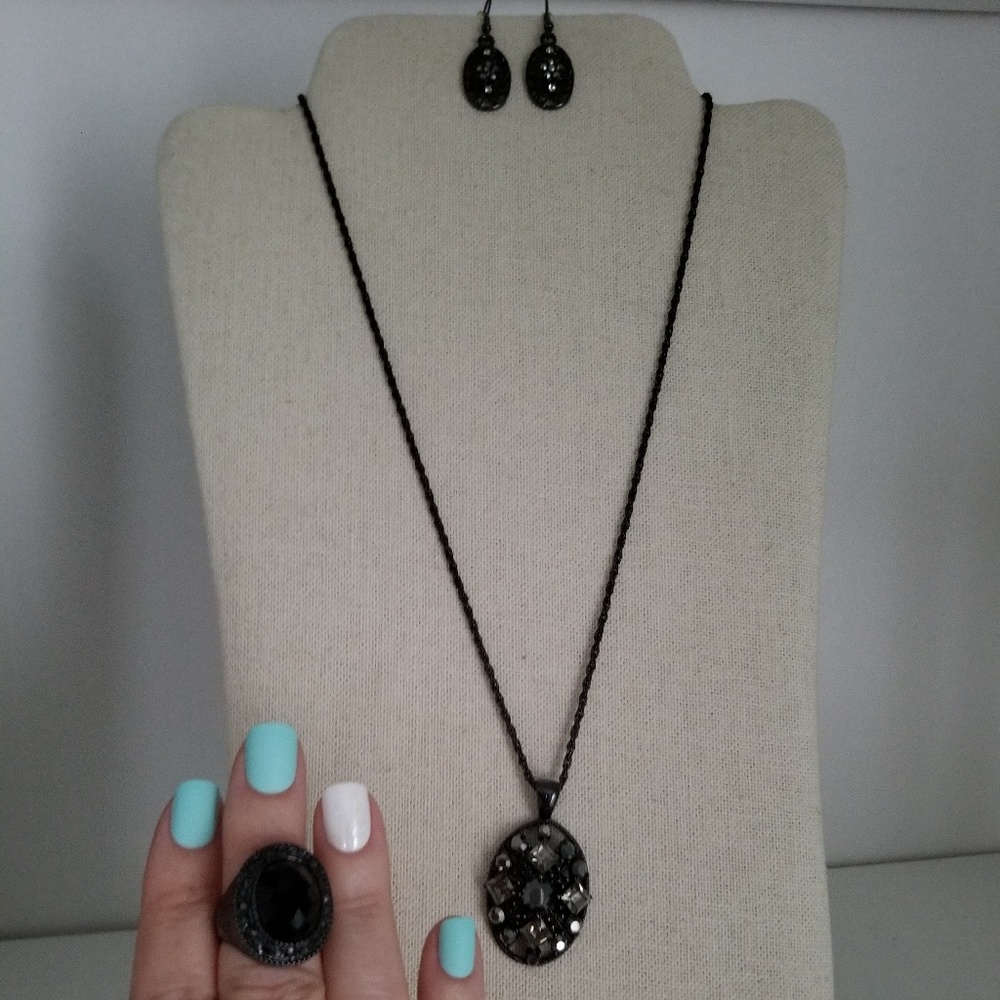 Premier Designs Center Stage necklace and earrings